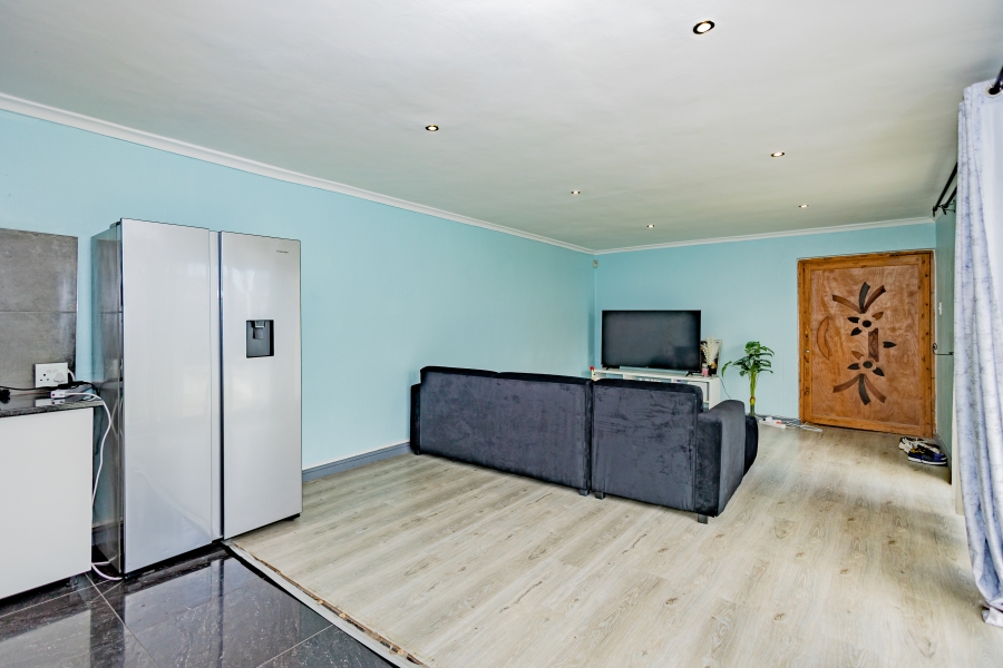 5 Bedroom Property for Sale in Vasco Estate Western Cape